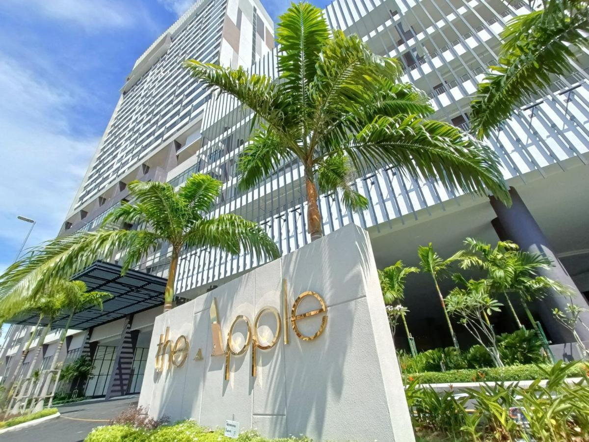 The Apple Residence By Heystay Management Malacca Bagian luar foto